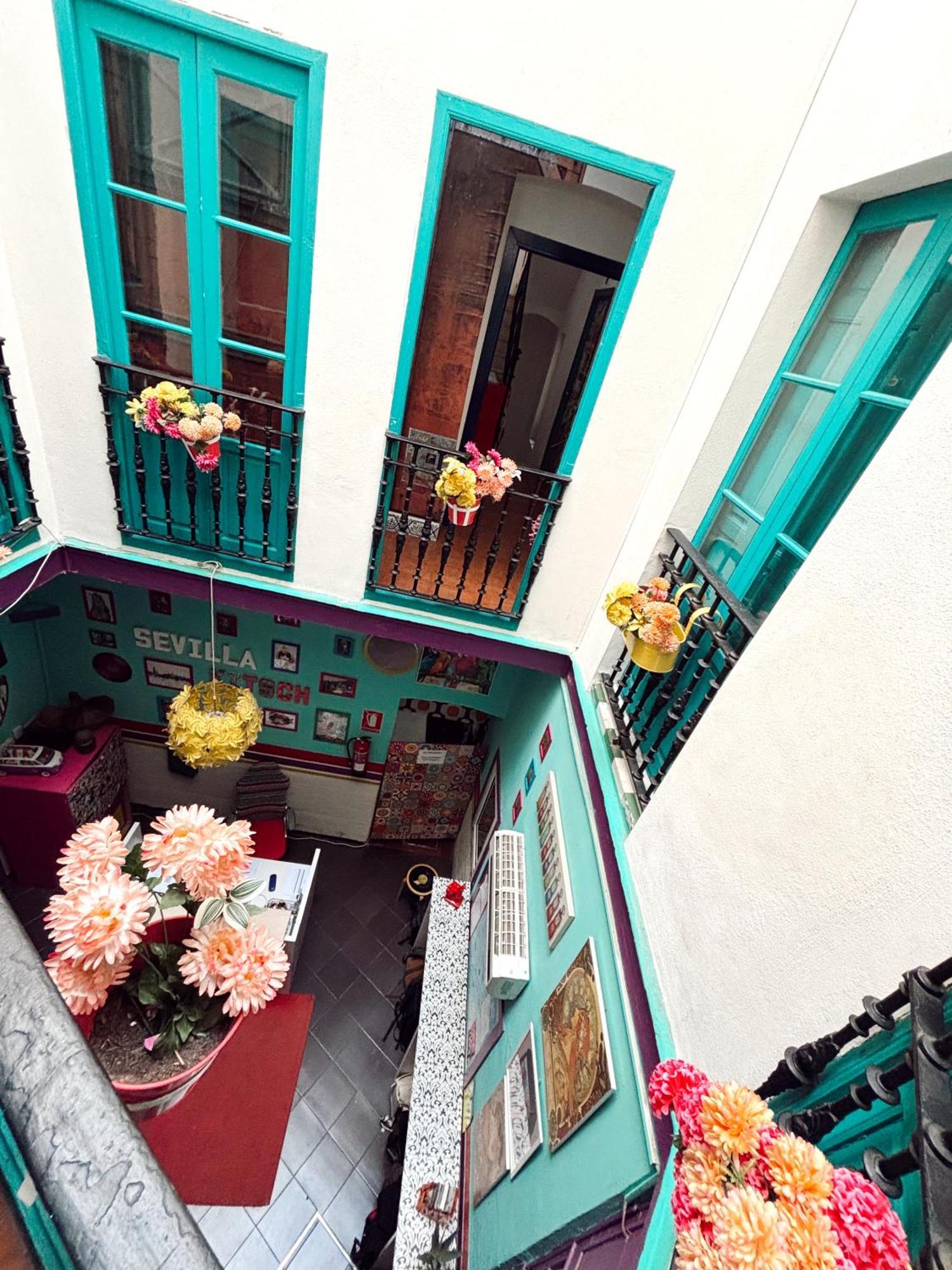 Rio Hostel Seville Exterior photo